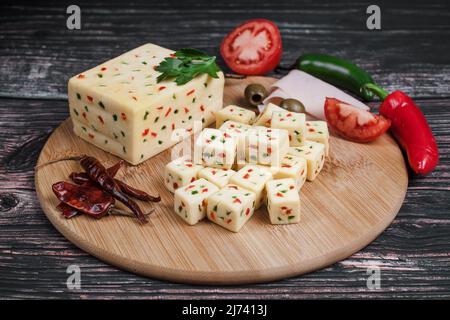 Formaggio messicano Chihuahua con formaggio piccante jalapeño o mennonite dal Messico America Latina Foto Stock