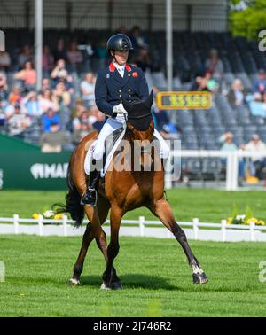 Tom McEwen e TOLEDO DE KERSER durante la fase di dressage, Badminton Horse Trials, Gloucestershire UK 5 maggio 2022 Foto Stock