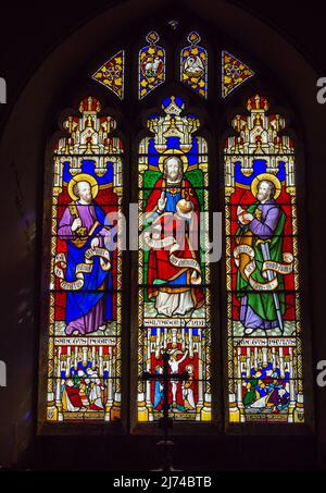 Vetrata dal 1847 di Willement, chiesa di tutti i Santi nel villaggio di Norton, Northamptonshire, Regno Unito Foto Stock