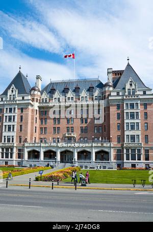 Empress Hotel a Victoria, BC, Canada in primavera con tulipani. Foto Stock