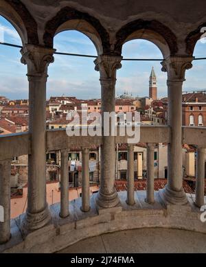 Italien Venedig Palazzo Contarini del Bovolo -120 Wendeltreppen-Turm 28 m Hoch Baubeginnn 1499 Giorgio Spavento zugeschrieben Innenansicht der Aussicht Foto Stock