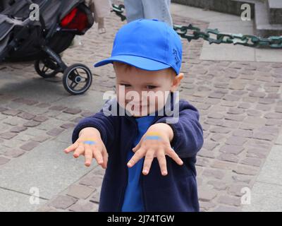 Cracovia. Cracovia. Polonia. Rifugiati ucraini in raduno quotidiano chiedendo alla NATO di chiudere il cielo sull'Ucraina Foto Stock