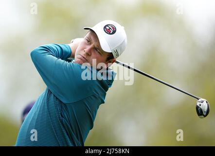 Robert MacIntyre in Scozia suona il 2nd durante il secondo giorno di Betfred British Masters al Belfry, Sutton Coldfield. Data foto: Venerdì 6 maggio 2022. Foto Stock