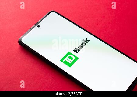 West Bangal, India - 20 aprile 2022 : TD Bank on phone screen stock image. Foto Stock