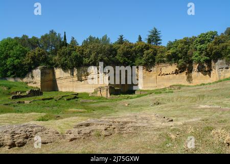 Cava di estrazione in pietra romana per la costruzione del ponte dell'acquedotto del Gard Foto Stock