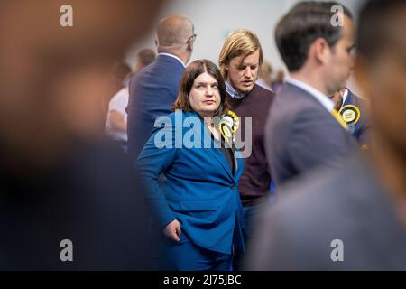 Susan Aitken di SNP al Glasgow City Council conta alla Emirates Arena di Glasgow, nelle elezioni del governo locale. Data foto: Venerdì 6 maggio 2022. Foto Stock