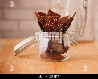 Gourmet di manzo jerky in un vasetto Mason Foto Stock