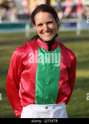 Il pilota Janina Boysen il 23 aprile 2022 Race Day all'ippodromo di Magdeburg-Herrenkrug Foto Stock