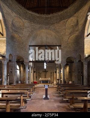 Italien Venedig Torcello -39 Kirche Santa Fosca 11-12 JH Innenraum nach Osten Foto Stock
