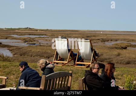 Brancaster Staithe, Norfolk, Regno Unito - 18 Aprile 2021: Si affaccia fango appartamenti, norfolk Foto Stock