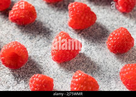 Materie organico rosso di lamponi in una ciotola Foto Stock