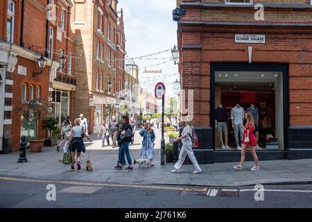 LONDRA - Maggio 2022: Pavilion Street a Knightsbridge, una strada attraente di negozi e ristoranti vicino a Sloane Street e K. Foto Stock