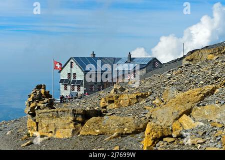 Blüemlisalp capanna del Club Alpino Svizzero, SAC, Alpi Bernesi, Kandersteg, Svizzera Foto Stock