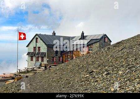 Blüemlisalp capanna del Club Alpino Svizzero, SAC, Alpi Bernesi, Kandersteg, Svizzera Foto Stock