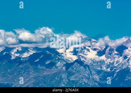 Vista dal Monte Baldo alle Alpi, Malcesine, Lago di Garda, Italia, Europa Foto Stock