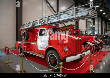 SAN PIETROBURGO, RUSSIA - 23 APRILE 2022: Scala per camion ALG-17 basata su camion GAZ-51 sulla mostra "Oldtimer Gallery". Expoforum Foto Stock