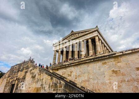 Germania, Donaustauf, nel memoriale di Walhalla vicino a Donaustauf nel distretto di Regensburg, personalità importanti sono state onorate con busti di marmo o targhe commemorative dal 1842. Il monumento prende il nome da Valhalla, la Sala dei caduti nella mitologia norrena. L'architetto fu Leo von Klenze. Foto Stock