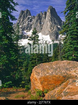 Liberty Bell Mountain sopra Washington Pass, North Cascade Mountains, Washington Foto Stock