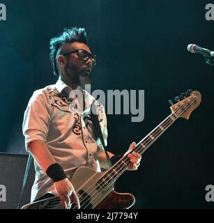 Taka Hirose di Feeder suona dal vivo sul palco in concerto presso la O2 Guildhall Southampton, martedì 26th aprile 2022 Foto Stock