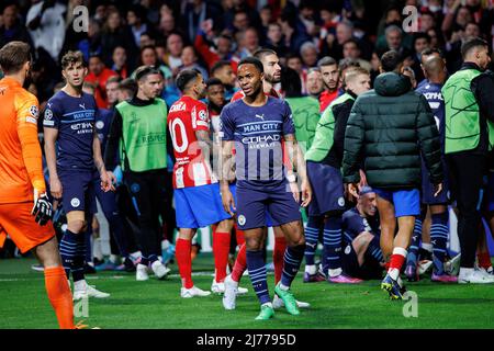 MADRID - Apr 13: I giocatori combattono durante la partita della Champions League tra il Club Atletico de Madrid e Manchester City allo Stadio Metropolitano Foto Stock