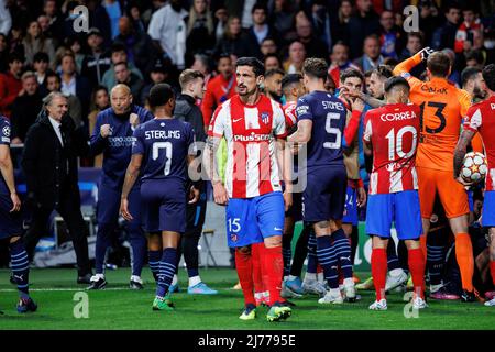 MADRID - Apr 13: I giocatori combattono durante la partita della Champions League tra il Club Atletico de Madrid e Manchester City allo Stadio Metropolitano Foto Stock