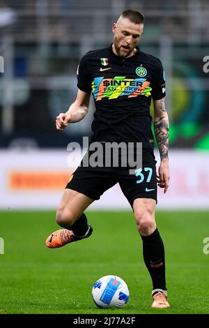 Milano, Italia. 06 maggio 2022. Milano Skriniar del FC Internazionale in azione durante la Serie Una partita di calcio tra il FC Internazionale e l'Empoli FC. Credit: Nicolò campo/Alamy Live News Foto Stock