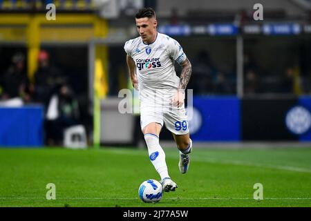 Milano, Italia. 06 maggio 2022. Andrea Pinamonti dell'Empoli FC in azione durante la serie Una partita di calcio tra il FC Internazionale e l'Empoli FC. Credit: Nicolò campo/Alamy Live News Foto Stock