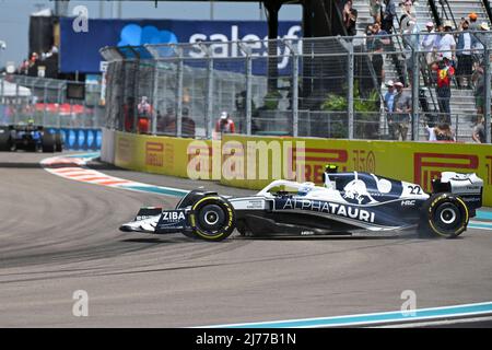 6th maggio 2022; Miami, Florida, USA; il driver della Scuderia AlphaTauri Yuki Tsunoda gira in un angolo durante una sessione di prove per il Gran Premio di Miami di Formula 1 CRYPTO.COM Foto Stock