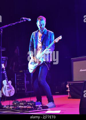 Tommy Gleeson di Feeder che si esibisce dal vivo sul palco in concerto presso la O2 Guildhall Southampton, martedì 26th aprile 2022 Foto Stock