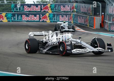 6th maggio 2022, Miami International Autodrome, Miami, FORMULA 1 CRYPTO.COM GRAN PREMIO DI MIAMI, nella foto Pierre Gasly (fra), Scuderia AlphaTauri, Yuki Tsunoda (JPN), Scuderia AlphaTauri Foto Stock