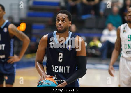 Jordan Loyd (No.2) di Zenit in azione durante la prima partita delle 1/2 finali della partita di pallacanestro della VTB United League tra Zenit e UNICS alla Sibur Arena. Punteggio finale; Zenit San Pietroburgo 65:74 UNICS Kazan. Foto Stock