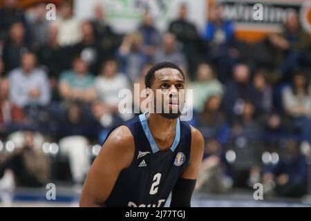 Jordan Loyd (No.2) di Zenit in azione durante la prima partita delle 1/2 finali della partita di pallacanestro della VTB United League tra Zenit e UNICS alla Sibur Arena. Punteggio finale; Zenit San Pietroburgo 65:74 UNICS Kazan. Foto Stock