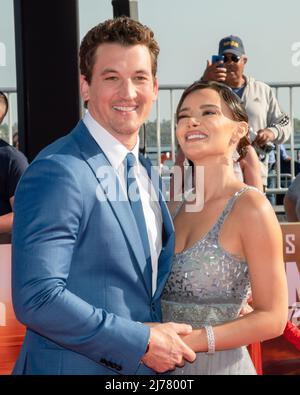 4 maggio 2022 - San Diego, California - Miles Teller e Keleigh Sperry. "Top Gun: Maverick", prima mondiale. Foto Stock