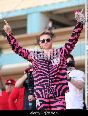 Las Vegas, Stati Uniti. 06th maggio 2022. LAS VEGAS, NV - MAGGIO 6: Boxer Canelo Álvarez si pone durante il peso ufficiale per il suo bout contro Dmitry Bivol alla T-Mobile Arena il 7 maggio 2022 a Las Vegas, Nevada.(Photo by Alejandro Salazar/PxImages) Credit: PX Images/Alamy Live News Foto Stock