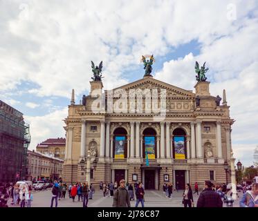 Lviv Opera House e Piazza Foto Stock