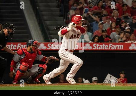 Los Angeles Angels ha designato Hitter Shohei Ohtani (17) motivi fuori durante una partita della MLB contro i cittadini di Washington, venerdì 6 maggio 2022, ad Angel Foto Stock