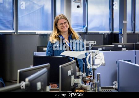 Gli scienziati e gli ingegneri del CERN si stanno preparando per il prossimo grande capitolo della storia del più grande laboratorio di ricerca del mondo. Sono in corso piani per la costruzione di un altro collisore di particelle quattro volte più grande del collisore LHC - Large Hadron. Foto Stock