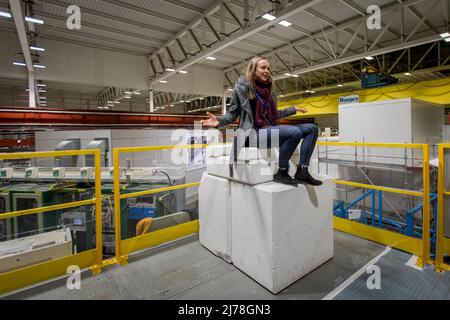 Gli scienziati e gli ingegneri del CERN si stanno preparando per il prossimo grande capitolo della storia del più grande laboratorio di ricerca del mondo. Sono in corso piani per la costruzione di un altro collisore di particelle quattro volte più grande del collisore LHC - Large Hadron. Foto Stock