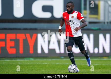 SITTARD, PAESI BASSI - MAGGIO 1: Lutsharel Geertruida di Feyenoord Rotterdam corre con la palla durante la partita olandese Eredivie tra Fortuna Sittard e Feyenoord allo Stadion Fortuna Sittard il 1 Maggio 2022 a Sittard, Paesi Bassi (Foto di Joris Verwijst/Orange Pictures) Foto Stock