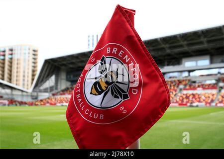 7th maggio 2022; Brentford Community Stadium, Londra, Inghilterra; Premier League football, Brentford contro Southampton; la bandiera d'angolo sbatte nella brezza Foto Stock