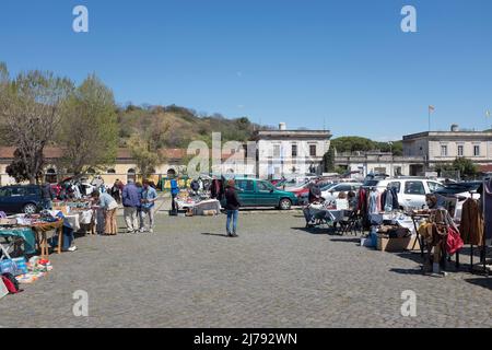 Car Boot sale Market (Mercatino dell'Ustao con la tua Auto) a Testaccio Roma Italia Foto Stock