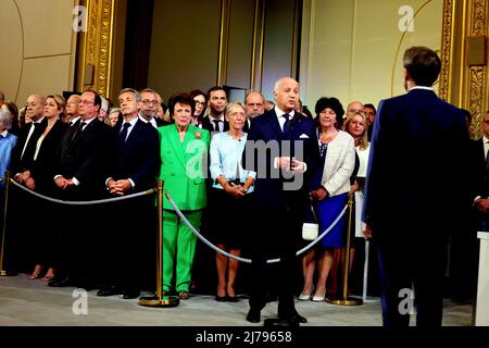 Parigi, Francia. 07th maggio 2022. Jean-Yves le Drian, Barbara Pompili, Nicolas Sarkozy, Roselyne Bachelot-Narquin, Elisabeth Borne, Éric Dupond-Moretti, Laurent Fabius, Frédérique Vidal, durante la cerimonia di investitura del Presidente della Repubblica, Emmanuel Macron al Palazzo dell'Eliseo di Parigi il 7 maggio 2022, in seguito alla rielezione del 24 aprile. Photo by Dominique Jacovides/pool/ABACAPRESS.COM Credit: Abaca Press/Alamy Live News Foto Stock