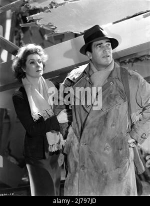 GREER GARSON e WALTER PIDGEON in SIG.RA. MINIVER 1942 regista WILLIAM WYLER basato sul libro di Jan Struther sceneggiatura Arthur Wimperis George Froeschel James Hilton e Claudine West abito Robert Kaloch musica Herbert Stothart Metro Goldwyn Mayer Foto Stock