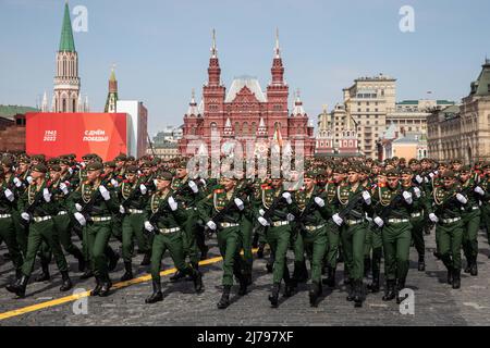Mosca, Russia. 7th maggio 2022. I militari partecipano a una prova della sfilata della Giornata della Vittoria a Mosca, Russia, 7 maggio 2022. Credit: Bai Xueqi/Xinhua/Alamy Live News Foto Stock