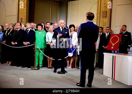 Jean-Yves le Drian, Barbara Pompili, Nicolas Sarkozy, Roselyne Bachelot-Narquin, Elisabeth Borne, Éric Dupond-Moretti, Laurent Fabius, Frédérique Vidal, Emmanuel Macron, Gabriel Attal, Alexis Kohler durante la cerimonia d'investitura del Presidente francese della Repubblica, Emmanuel Macron al Palazzo dell'Eliseo di Parigi, in Francia, il 7 maggio 2022, dopo la sua rielezione il 24 aprile. Foto di Dominique Jacovides/pool/ABACAPRESS.COM Foto Stock