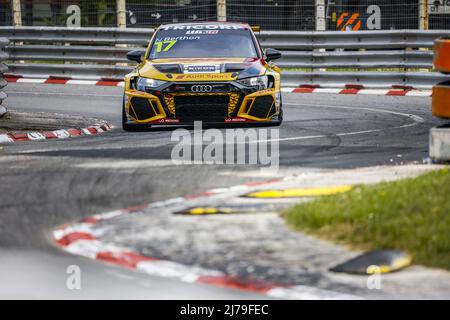 17 BERTHON Nathanael (fra), Comtoyou DHL Team Audi Sport, Audi RS 3 LMS, in azione durante il WTCR - gara di Francia 2022, 1st round della FIA World Touring Car Cup 2022, dal 7 al 8 maggio a Pau, Francia - Foto: Gregory Lenormand/DPPI/LiveMedia Foto Stock