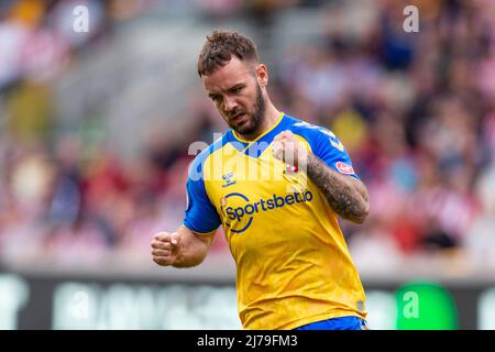 LONDRA, REGNO UNITO. MAGGIO 7th Adam Armstrong di Southampton gesticola durante la partita della Premier League tra Brentford e Southampton al Brentford Community Stadium di Brentford sabato 7th maggio 2022. (Credit: Federico Maranesi | MI News) Credit: MI News & Sport /Alamy Live News Foto Stock