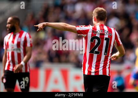 LONDRA, REGNO UNITO. MAGGIO 7th Christian Eriksen dei punti Brentford durante la partita della Premier League tra Brentford e Southampton al Brentford Community Stadium di Brentford sabato 7th maggio 2022. (Credit: Federico Maranesi | MI News) Credit: MI News & Sport /Alamy Live News Foto Stock