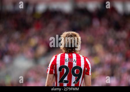 LONDRA, REGNO UNITO. MAGGIO 7th Mads Bech Sorensen di Brentford si presenta durante la partita della Premier League tra Brentford e Southampton al Brentford Community Stadium di Brentford sabato 7th maggio 2022. (Credit: Federico Maranesi | MI News) Credit: MI News & Sport /Alamy Live News Foto Stock