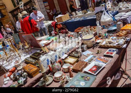 Nizza, Altstadt, Vieux Ville, Cours Saleya, Flohmarkt, Marche aux Puces // Nizza, Centro storico, Vieux Ville, Cours Saleya, mercato delle pulci Foto Stock